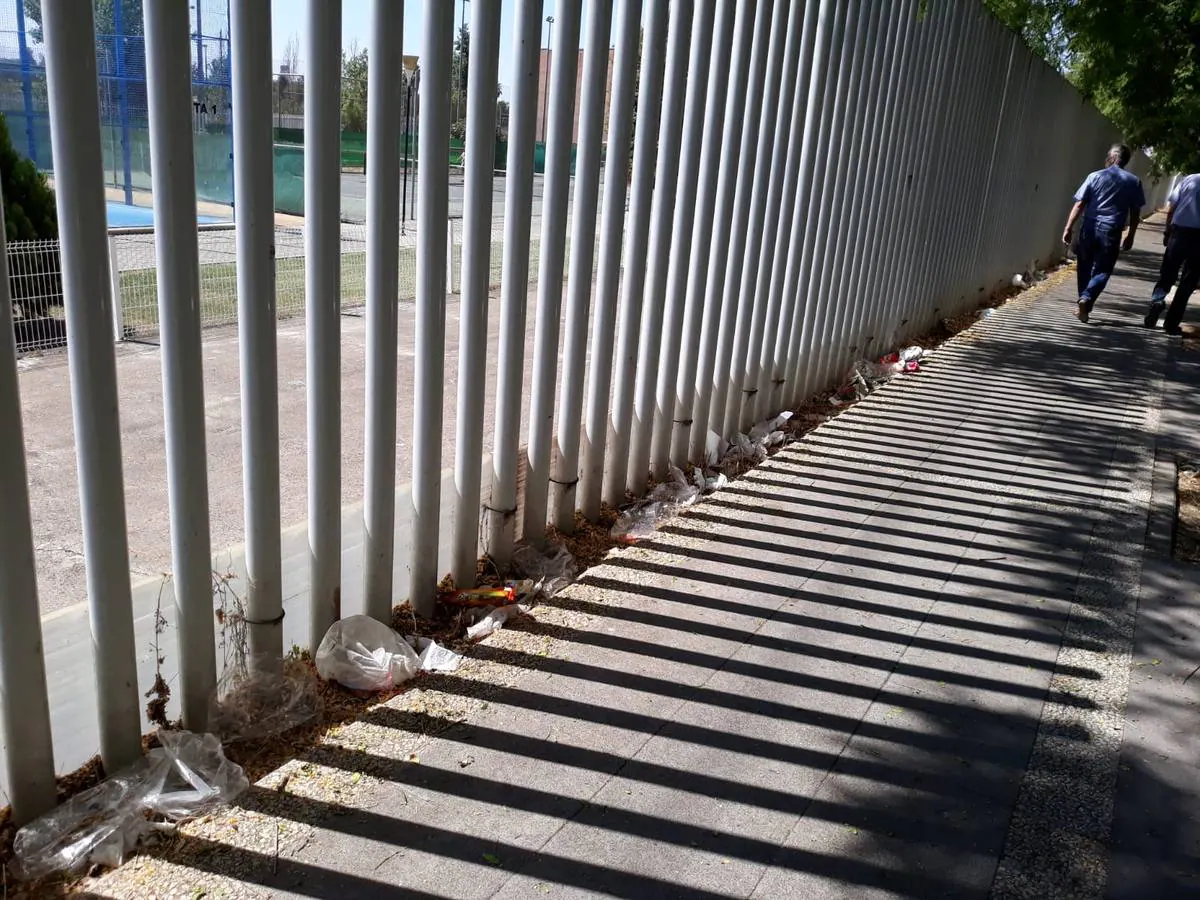 Alertan del vandalismo y la dejadez del parque de Miraflores